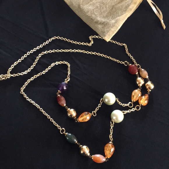 Jewelry - 🆕 large stone/pearl necklace in gold tone